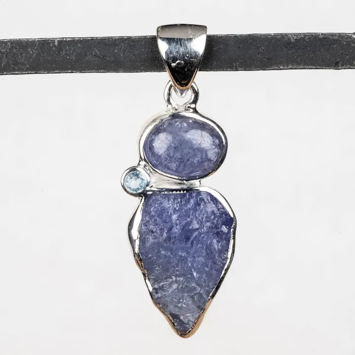 Necklaces InnerVision Crystals Tanzanite Blue Topaz Pendant 466 g 35x12mm 925 Silver Necklaces InnerVision Crystals Tanzanite Blue Topaz Pendant 466 g 35x12mm 925 Silver